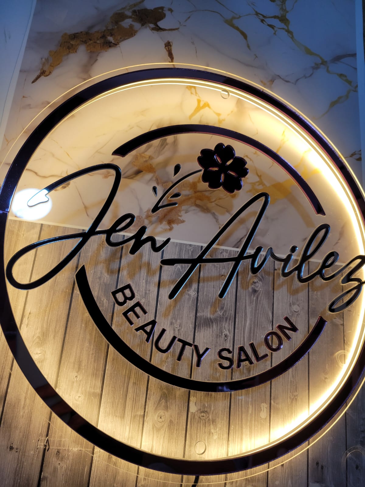 Aviso en MDF luminoso