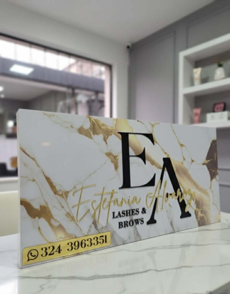 Caja en Acrílico con Canto